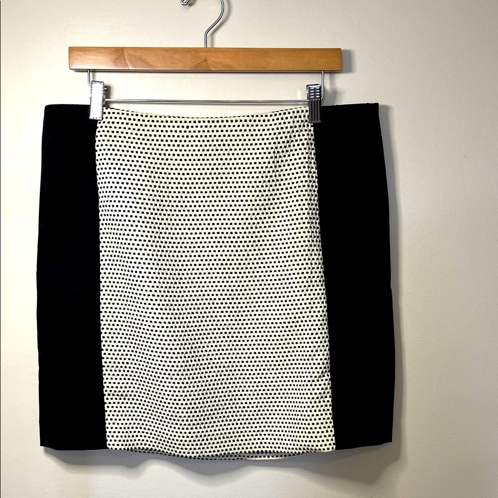 Ann Taylor LOFT Black and Cream Patterned Mini‎ Skirt Size 12